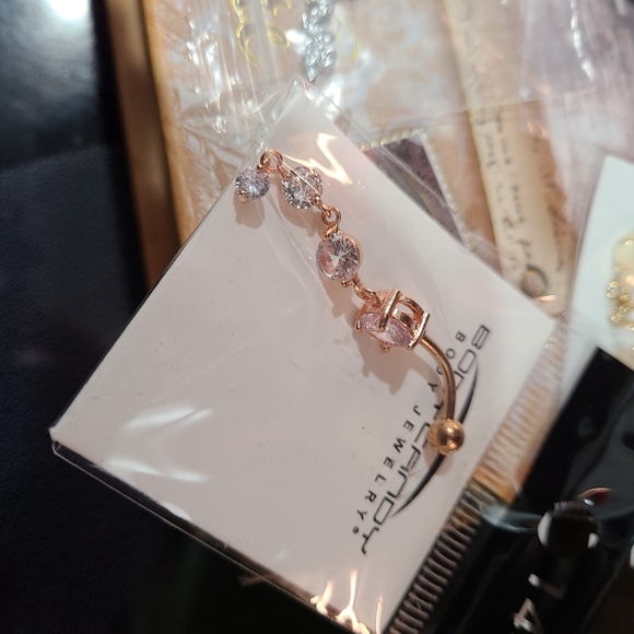 Belly piercings - Picture 3 of 5